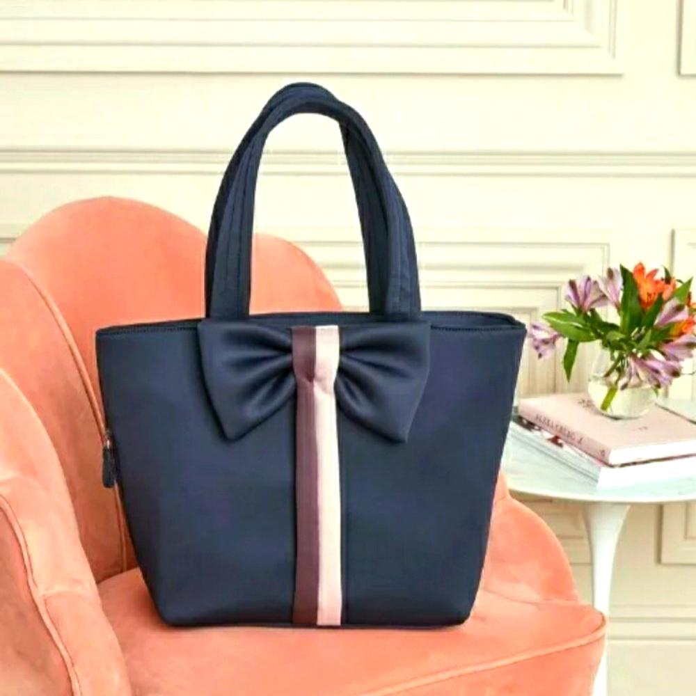 New Stella & Dot Blue Crush it bag.